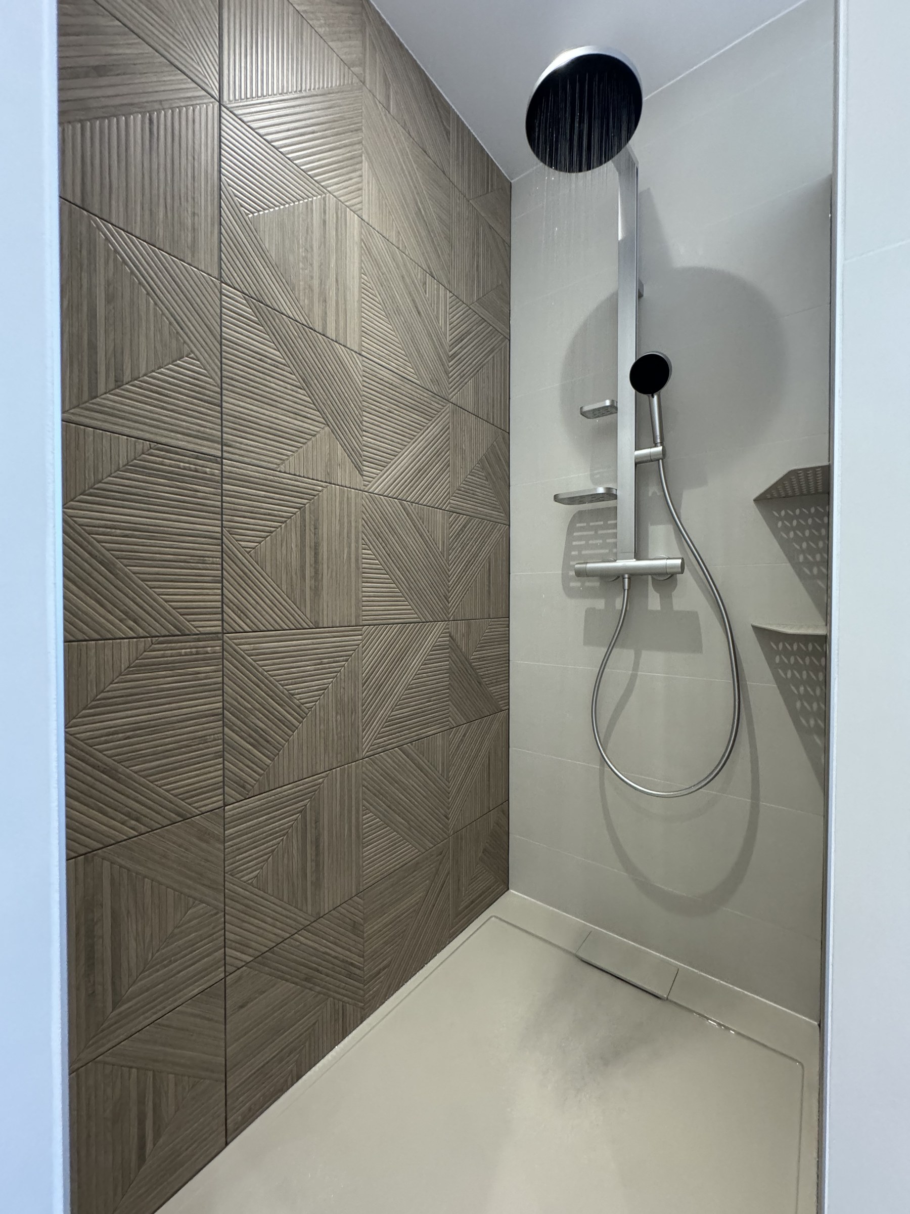 Détail de la douche à Crémieu
