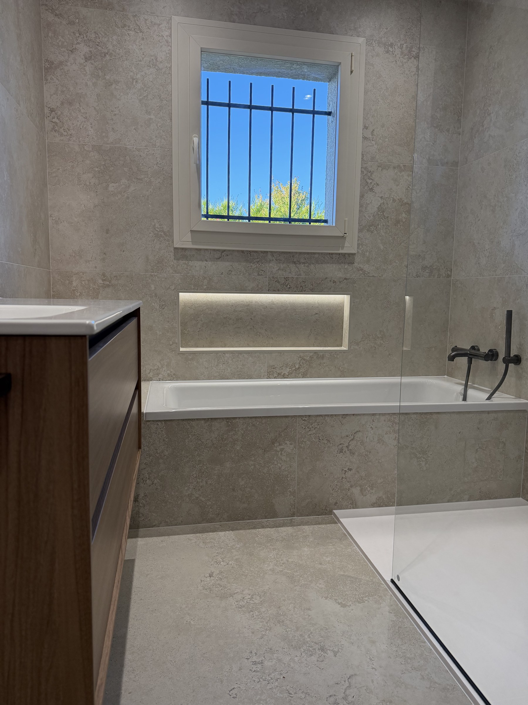Baignoire et niche à Décines-Charpieu
