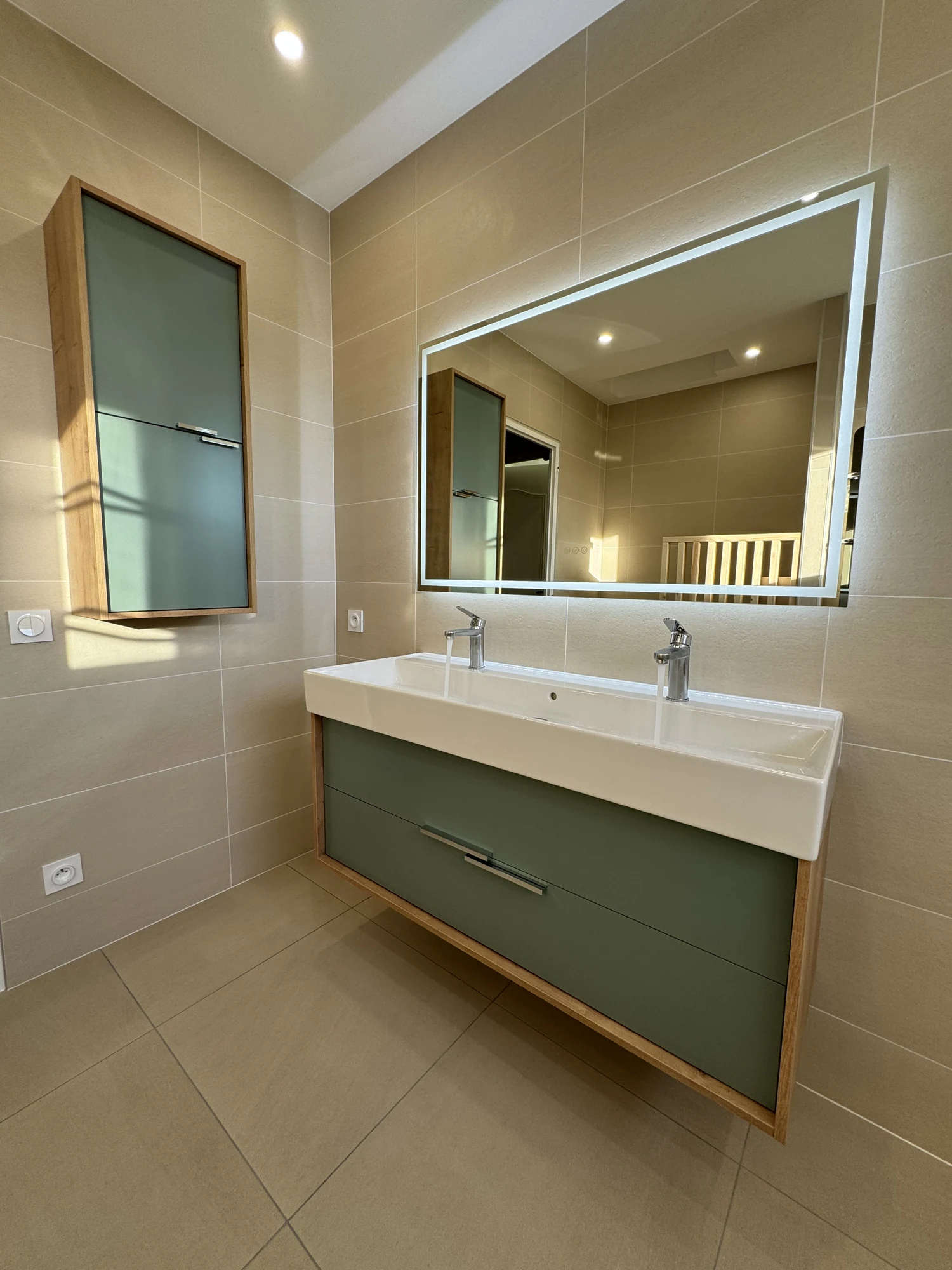 Le meuble double vasque et les rangements — Genas