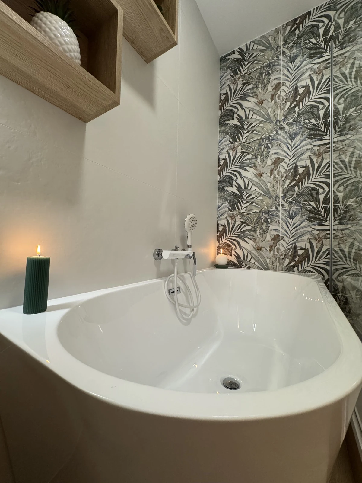 La baignoire et le décor végétal — Lyon 7e