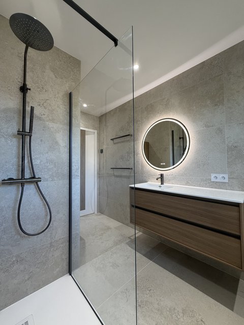 Salle de bain réalisée à Décines-Charpieu