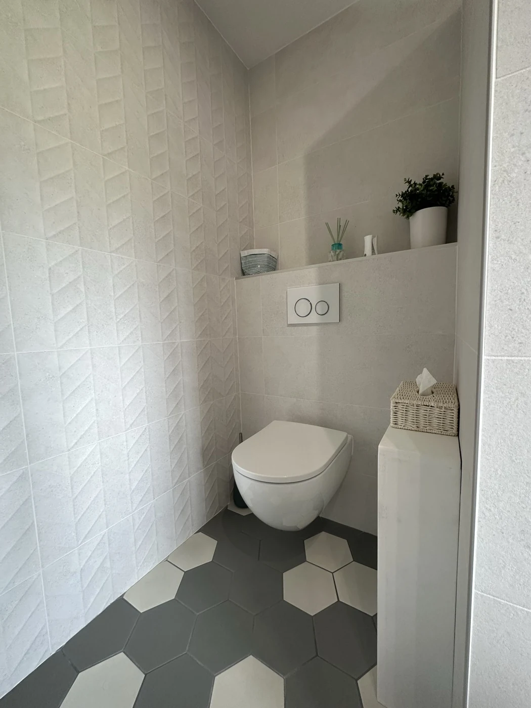 Le coin WC entre les murets — Saint-Pierre-de-Chandieu